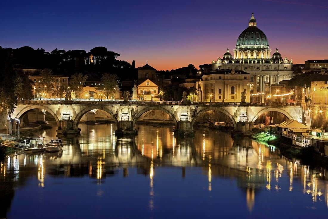 The Tiber at night
